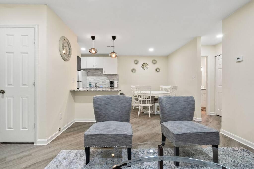 Cozy 2 Bedroom Duplex In Charlotte, Jacuzzi, Sleeps 6 Plus 2 Exterior foto