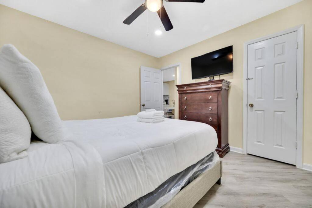 Cozy 2 Bedroom Duplex In Charlotte, Jacuzzi, Sleeps 6 Plus 2 Exterior foto